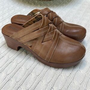 NWOT b.o.c. Women’s sz 9 Brown Clogs Mules Woven design 2.5” heels man made